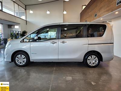 2015 Nissan Serena - Thumbnail