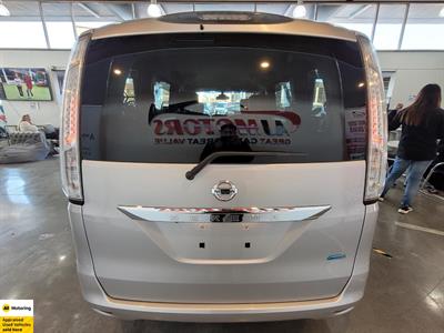 2015 Nissan Serena - Thumbnail