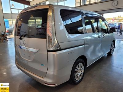 2015 Nissan Serena - Thumbnail