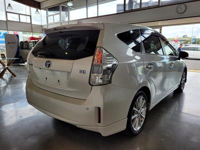 2014 Toyota Prius - Thumbnail