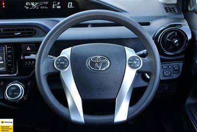 2015 Toyota Aqua - Thumbnail