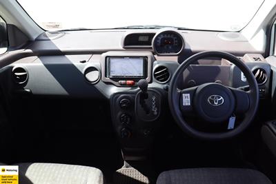 2013 Toyota Porte - Thumbnail