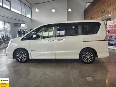 2016 Nissan Serena - Thumbnail