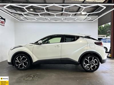 2017 Toyota C-HR - Thumbnail