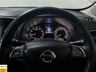 2017 Nissan Pathfinder - Thumbnail