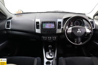 2011 Mitsubishi Outlander - Thumbnail