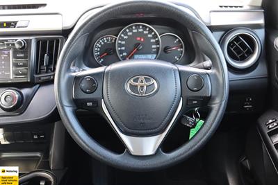 2018 Toyota RAV4 - Thumbnail