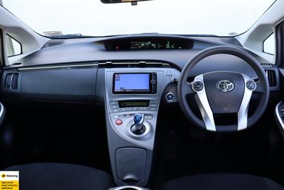 2015 Toyota Prius - Thumbnail