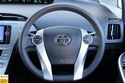 2015 Toyota Prius - Thumbnail