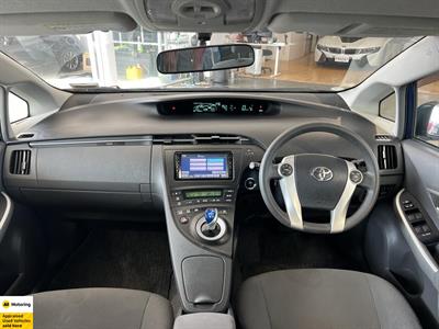 2010 Toyota Prius - Thumbnail