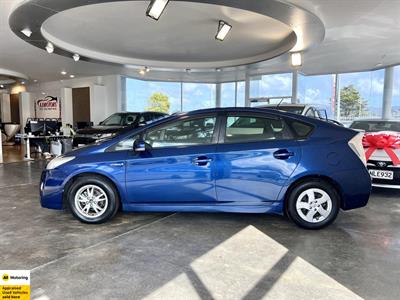 2010 Toyota Prius - Thumbnail