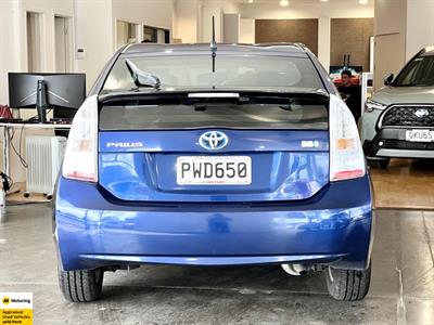 2010 Toyota Prius - Thumbnail