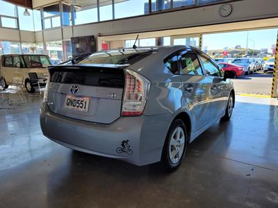 2010 Toyota Prius - Thumbnail