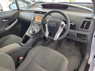 2010 Toyota Prius - Thumbnail