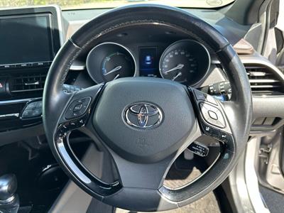 2017 Toyota C-HR - Thumbnail