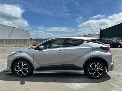 2017 Toyota C-HR - Thumbnail