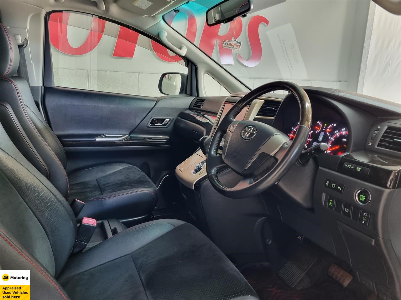 2013 Toyota Vellfire