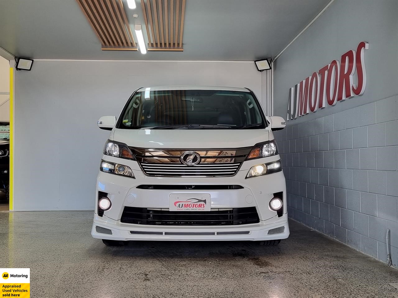 2013 Toyota Vellfire