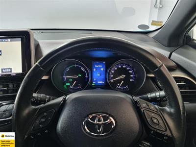 2017 Toyota C-HR - Thumbnail