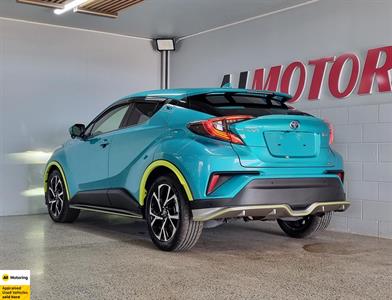 2017 Toyota C-HR - Thumbnail