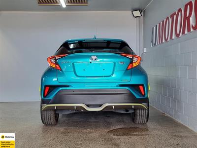 2017 Toyota C-HR - Thumbnail