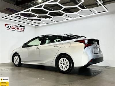 2020 Toyota Prius - Thumbnail