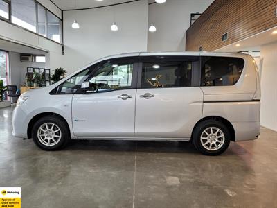 2013 Nissan Serena - Thumbnail