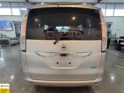 2013 Nissan Serena - Thumbnail