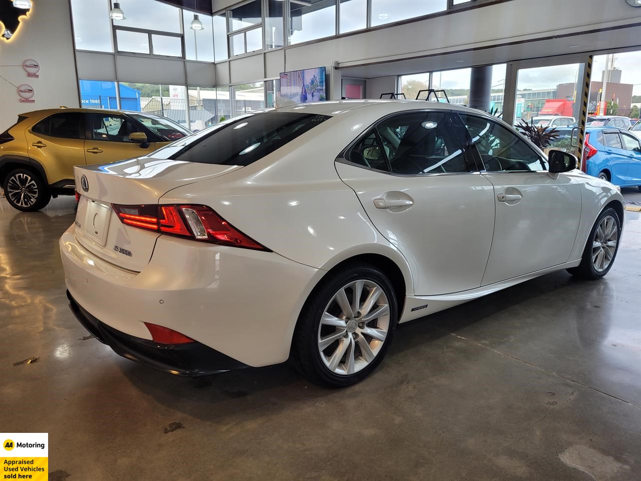 2013 Lexus IS 300h