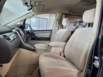 2007 Toyota Alphard - Thumbnail