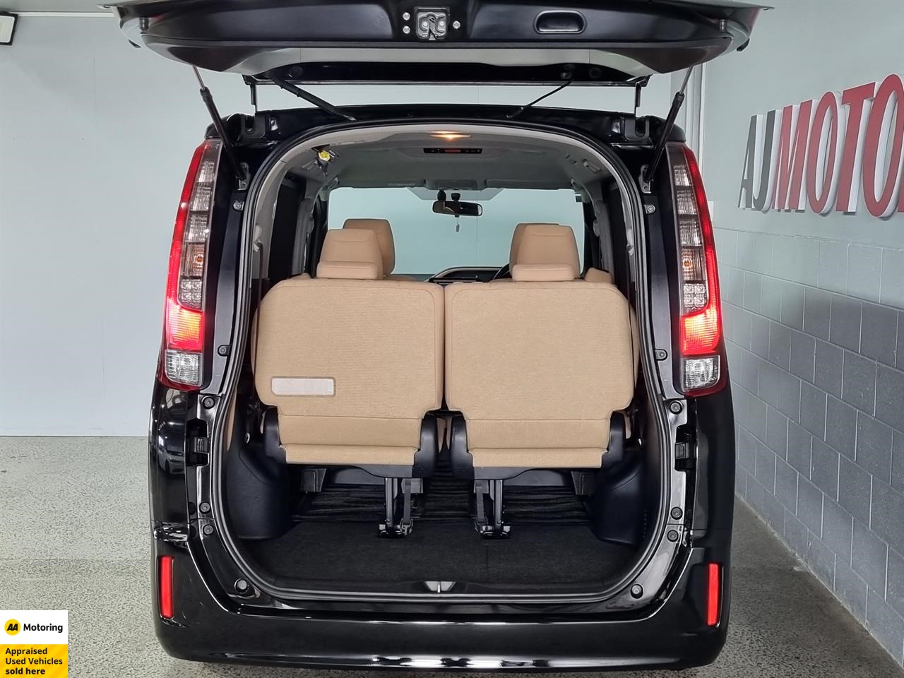 2014 Toyota Noah