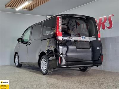 2014 Toyota Noah - Thumbnail