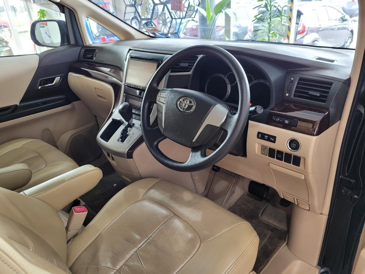 2014 Toyota Vellfire