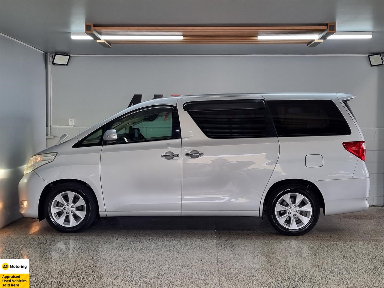 2010 Toyota Alphard