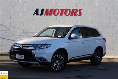 2016 Mitsubishi Outlander - Thumbnail