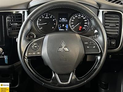 2022 Mitsubishi Outlander - Thumbnail