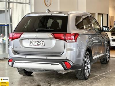 2022 Mitsubishi Outlander - Thumbnail