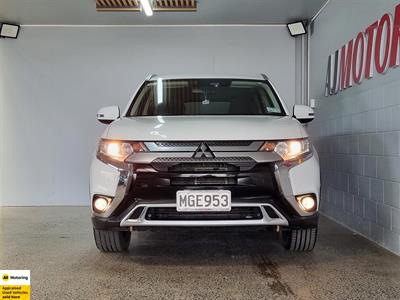 2019 Mitsubishi Outlander - Thumbnail