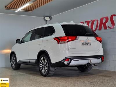 2019 Mitsubishi Outlander - Thumbnail