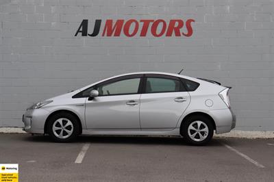 2013 Toyota Prius - Thumbnail