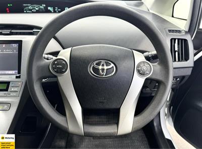 2015 Toyota Prius - Thumbnail