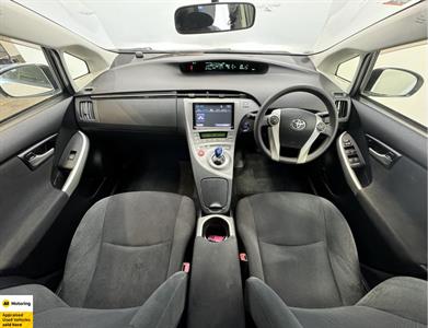 2015 Toyota Prius - Thumbnail