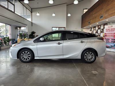 2018 Toyota Prius - Thumbnail