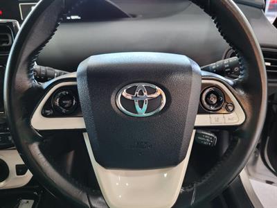 2018 Toyota Prius - Thumbnail