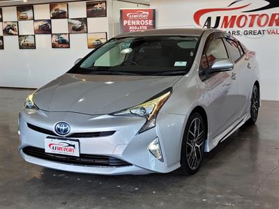 2018 Toyota Prius - Thumbnail