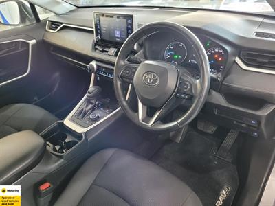 2021 Toyota RAV4 - Thumbnail