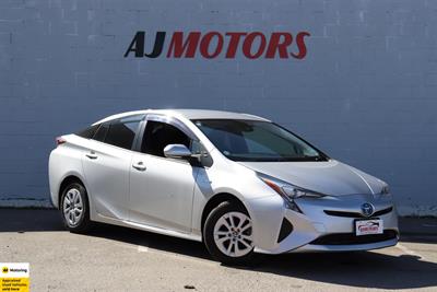 2017 Toyota Prius - Thumbnail