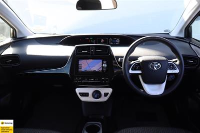 2017 Toyota Prius - Thumbnail