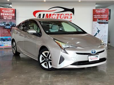 2016 Toyota Prius - Thumbnail