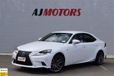 2013 Lexus IS 300h - Thumbnail